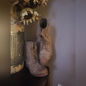 Lace-Up Boots (Petticoat Style) Taupe/Tan